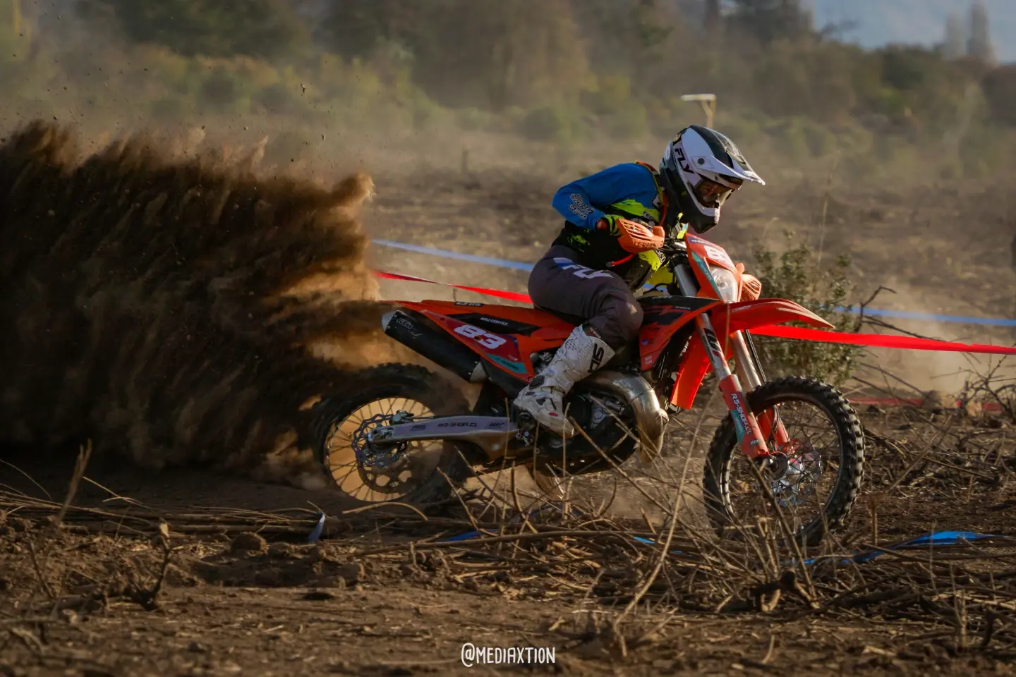 Motos de enduro compitiendo en el Zonal Centro
